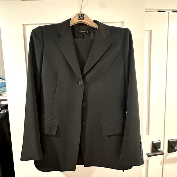 Anne Klein Jackets & Blazers - Anne Klein Pants Suit - black. Size 10.